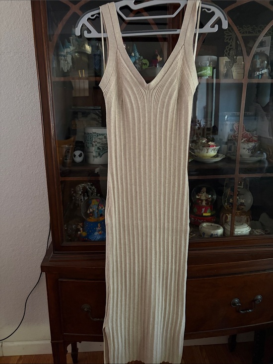 Olive & Oak Dresses & Skirts - Olive & Oak Ribbed V-Neck Maxi Dress in Beige